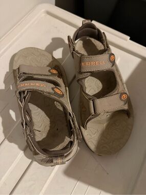 Merrell Ladies size 6 sandals